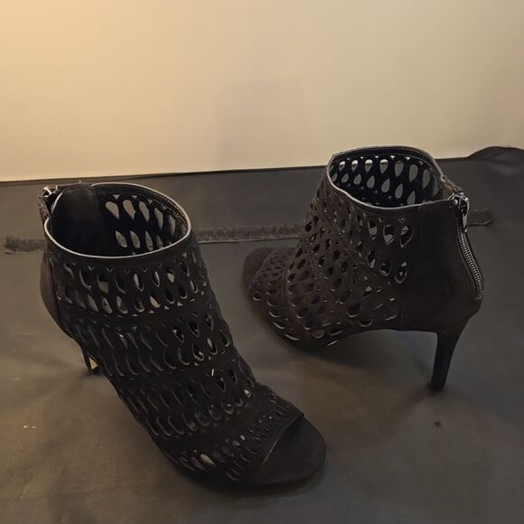 ALDO CUT OUT DESIGN ROUND TOE WOMEN'S BOOTIES - Picture 8 of 15